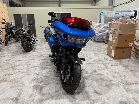 2026 Harley-Davidson CVO Road Glide, синий - вид 2