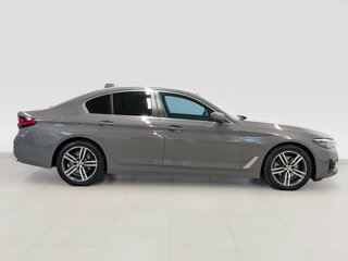 2021 BMW 5 серии 520d xDrive VII (G30/G31/G38) Рестайлинг, серый, 3335000 рублей, вид 4