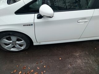 2010 Toyota Prius III (XW30), белый, 950000 рублей, вид 2