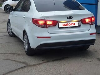 2015 Kia Rio III Рестайлинг, белый, 1100000 рублей, вид 3