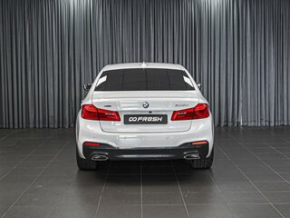 2019 BMW 5 серии 520d xDrive VII (G30/G31/G38), белый, 3879000 рублей, вид 4