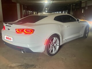 2019 Chevrolet Camaro 8-speed VI Рестайлинг, белый, 3050000 рублей, вид 4