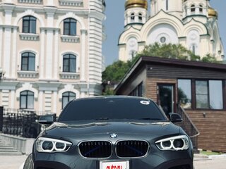 2016 BMW 1 серии 118i II (F20/F21) Рестайлинг, серый, 1600000 рублей, вид 3