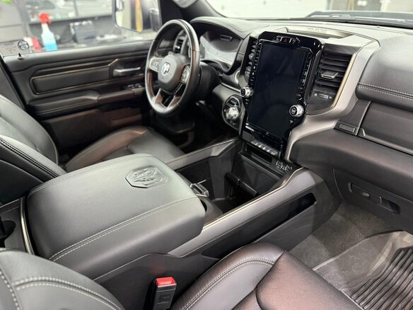 2023 Ram 1500 Crew Cab V, белый, 7700000 рублей - вид 8