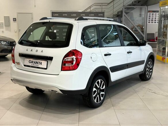 2026 Lada (ВАЗ) Granta Cross I Рестайлинг, белый - вид 2