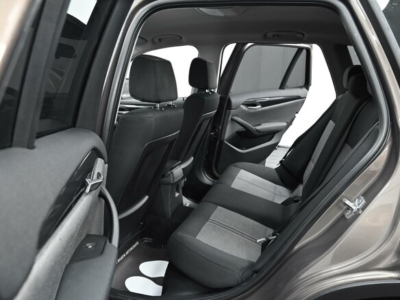 2011 BMW X1 18i I (E84), коричневый - вид 9