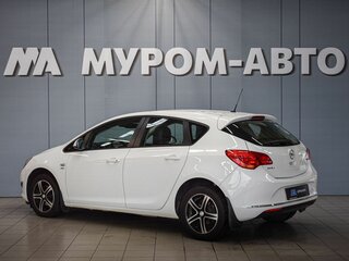 2013 Opel Astra J Рестайлинг, белый, 970000 рублей, вид 2