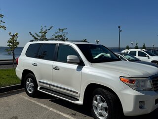 2013 Toyota Land Cruiser 200 Series Рестайлинг 1, белый, 3700000 рублей, вид 3