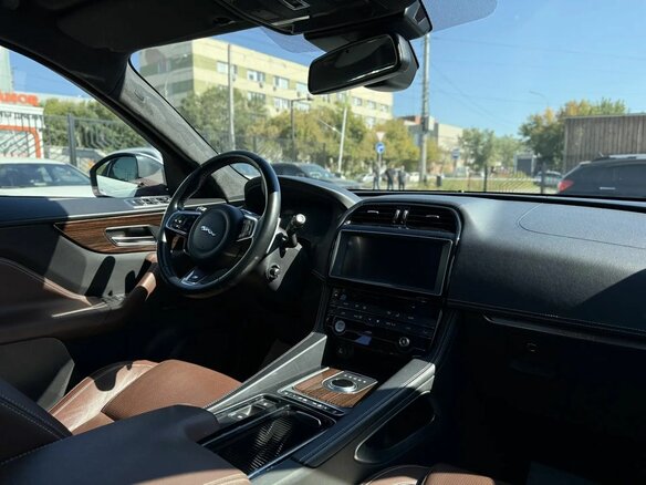 2017 Jaguar F-Pace I, белый, 3599000 рублей - вид 12