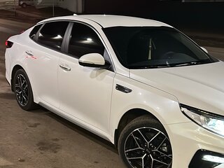 2019 Kia Optima IV Рестайлинг, белый, 2560000 рублей, вид 5
