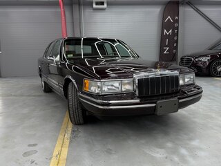 Lincoln Town Car II