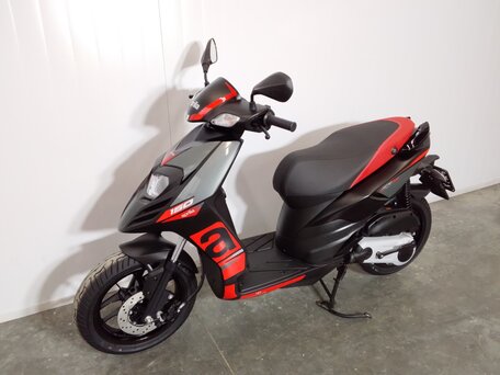 2025 Aprilia SR 125, чёрный, 243000 рублей, вид 2