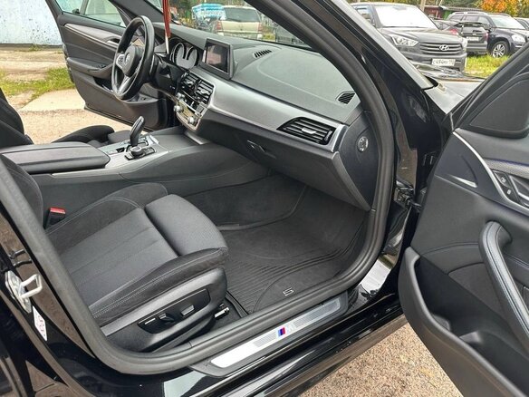 2018 BMW 5 серии 520i VII (G30/G31/G38), чёрный, 3290000 рублей - вид 9