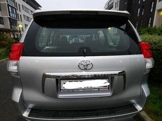 2013 Toyota Land Cruiser Prado 150 Series Рестайлинг 1, серебристый, 2985000 рублей, вид 3
