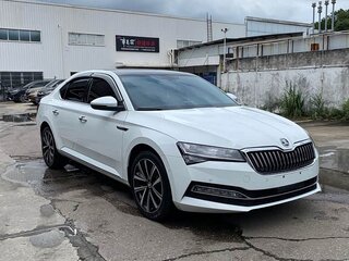 2022 Skoda Superb III Рестайлинг, белый, 2070000 рублей, вид 3