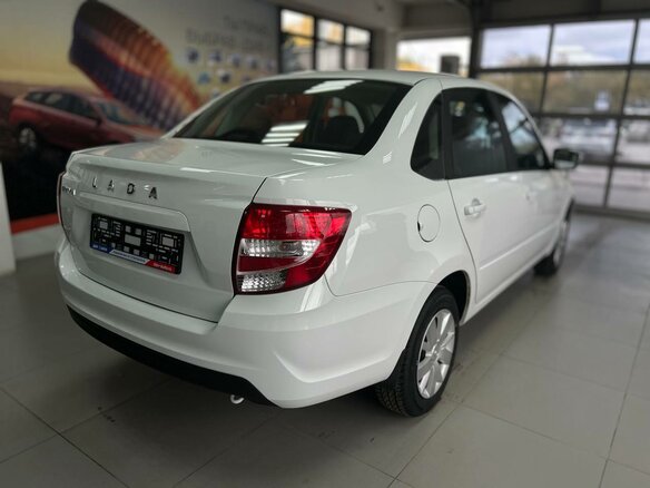 2026 Lada (ВАЗ) Granta I Рестайлинг, белый - вид 2