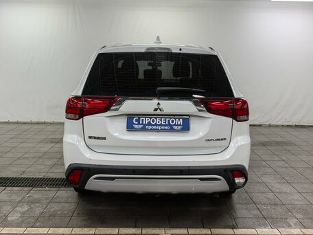 2019 Mitsubishi Outlander III Рестайлинг 3, белый, 1710000 рублей, вид 5