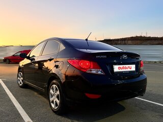 2013 Hyundai Solaris I, чёрный, 650000 рублей, вид 4