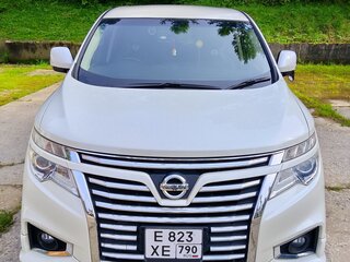 2018 Nissan Elgrand III (E52) Рестайлинг, белый, 2700000 рублей, вид 2