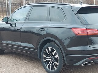 2019 Volkswagen Touareg III, чёрный, 4850000 рублей, вид 5