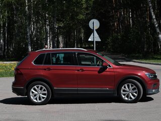 2018 Volkswagen Tiguan II, пурпурный, 1750000 рублей, вид 3