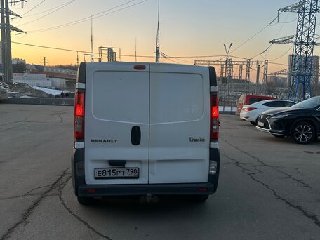 2008 Renault Trafic, белый, 1085000 рублей, вид 2