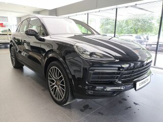 2020 Porsche Cayenne III, чёрный, 5290000 рублей, вид 3