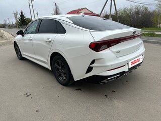2021 Kia K5 III, белый, 2470000 рублей, вид 4