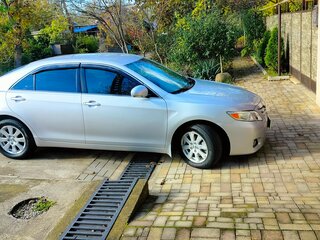 2009 Toyota Camry VI (XV40) Рестайлинг, серебристый, 1550000 рублей, вид 3