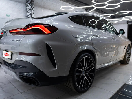 2022 BMW X6 40i III (G06), белый, 7796000 рублей, вид 4