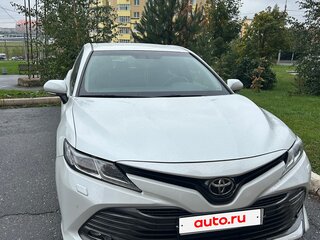 2018 Toyota Camry VII (XV50) Рестайлинг 2, белый, 2380000 рублей, вид 1