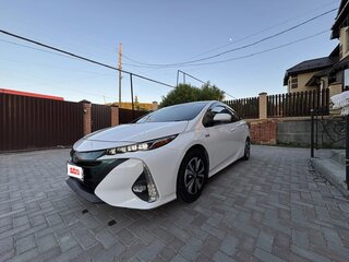 2017 Toyota Prius PHV ZVW52 IV (XW50), белый, 1970000 рублей, вид 3
