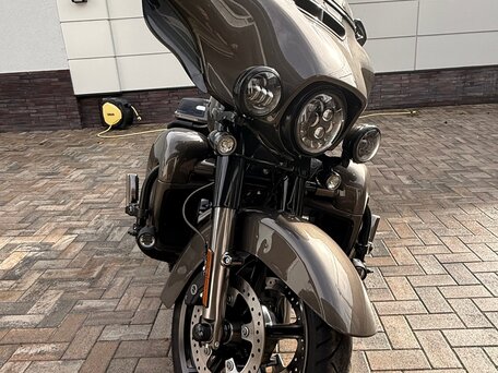 2021 Harley-Davidson CVO Limited, коричневый, 4000000 рублей, вид 4