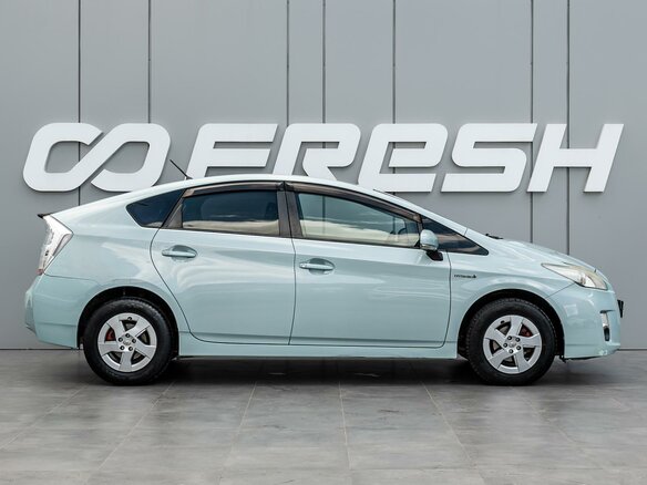 2011 Toyota Prius III (XW30), зелёный - вид 4