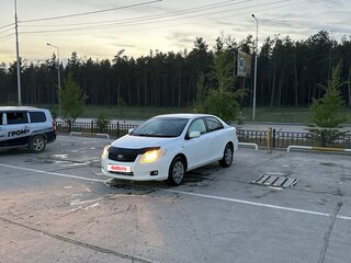 2012 Toyota Corolla Axio X (E140, E150) Рестайлинг, белый, 700000 рублей, вид 3