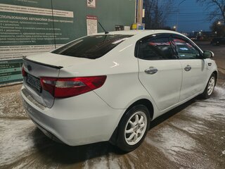 2012 Kia Rio 5-speed III, белый, 610000 рублей, вид 4