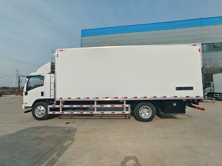 2026 Isuzu Elf (N-series), белый, 8500000 рублей, вид 3