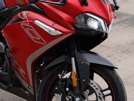 2024 Voge 300RR, красный, 316000 рублей, вид 4