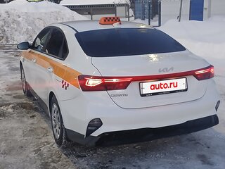 2022 Kia Cerato IV Рестайлинг, белый, 2500000 рублей, вид 2
