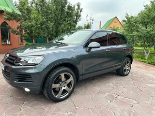 2011 Volkswagen Touareg II, серый, 2050000 рублей, вид 2
