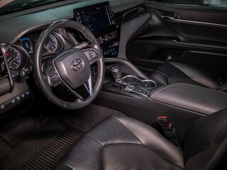 2021 Toyota Camry VIII (XV70) Рестайлинг, чёрный, 3190000 рублей, вид 5