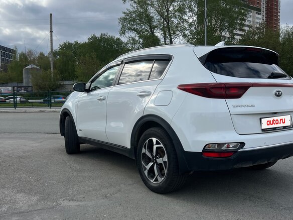 2020 Kia Sportage IV Рестайлинг, белый, 2030000 рублей - вид 7