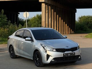 2020 Kia Rio IV Рестайлинг, серый, 1550000 рублей, вид 3