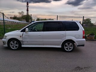 2001 Mitsubishi Chariot Grandis III, белый, 380000 рублей, вид 5