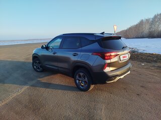 2021 Kia Seltos I, серебристый, 2250000 рублей, вид 2