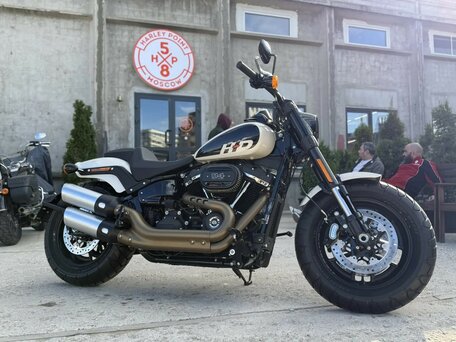 2021 Harley-Davidson Fat Bob, белый, 2500000 рублей, вид 1