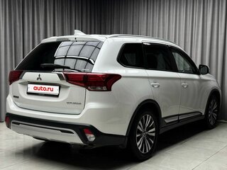 2019 Mitsubishi Outlander III Рестайлинг 3, белый, 2149000 рублей, вид 4