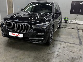 2021 BMW X5 40i IV (G05/G18), чёрный, 5900000 рублей, вид 2