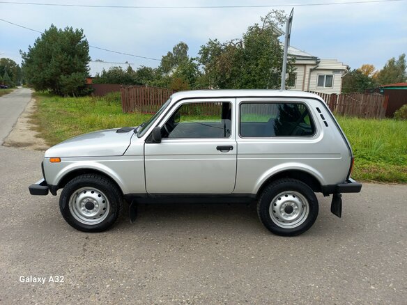 2018 Lada (ВАЗ) 2121 (4x4) I Рестайлинг, серебристый - вид 2