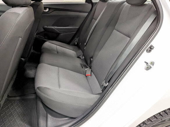 2022 Hyundai Solaris II Рестайлинг, белый, 1460000 рублей - вид 10